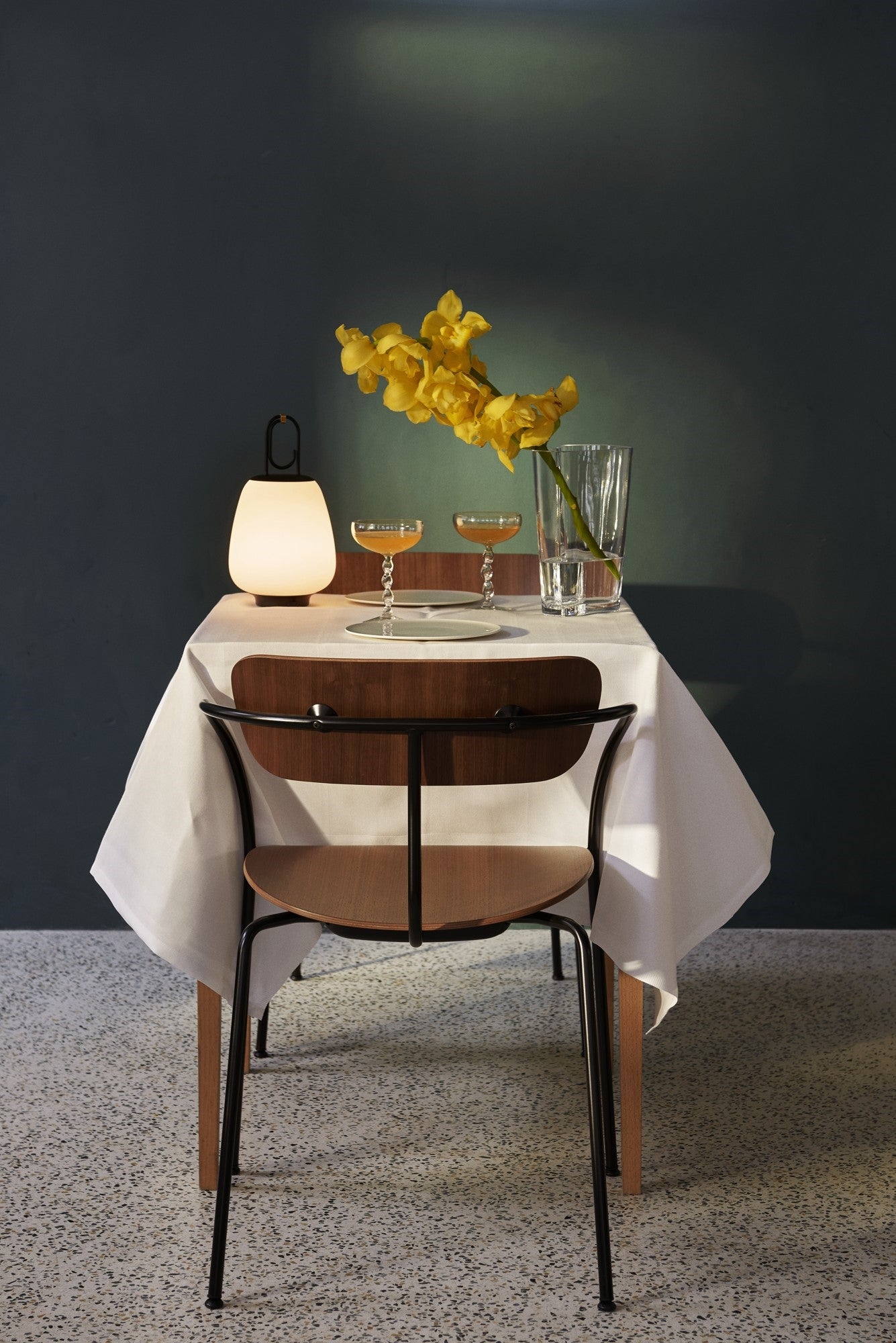 LUMINAIRE – Elegant Outdoor Patio Lantern for Cozy Gatherings