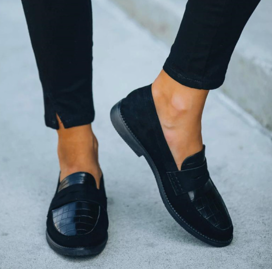Elegant Black Leather Women's Loafers