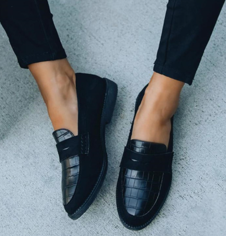 Elegant Black Leather Women's Loafers