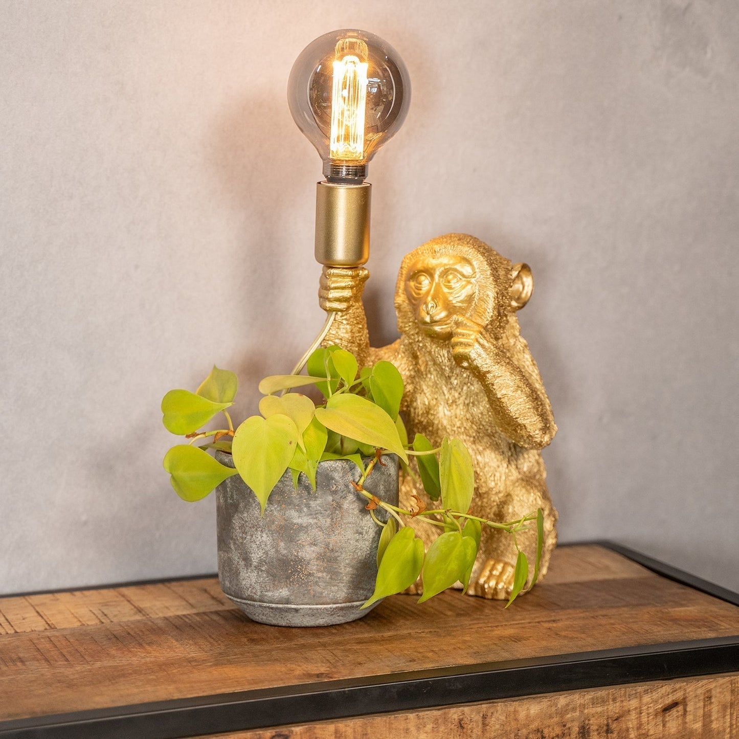 GOLDEN GORILLA – Luxurious Monkey Table Lamp