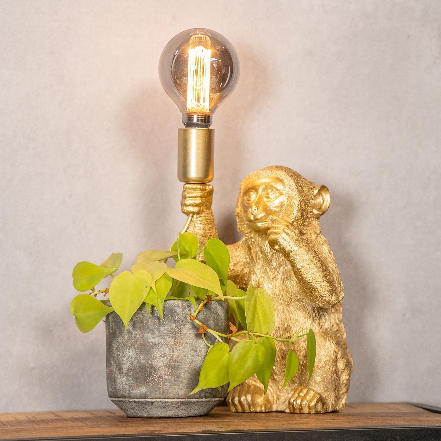 GOLDEN GORILLA – Luxurious Monkey Table Lamp