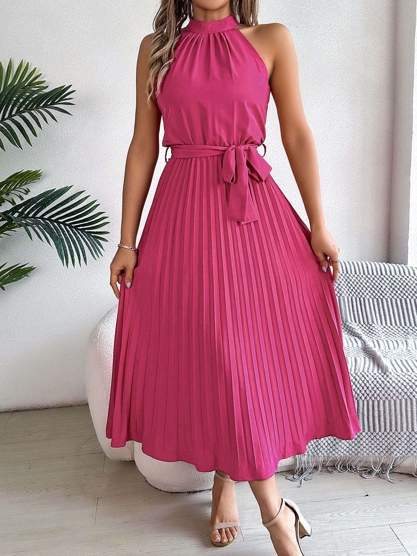 Elegant Sleeveless Maxi Dress with Collar