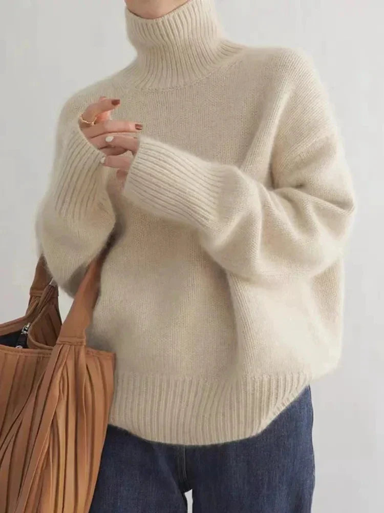 Luxurious Women's Gray Turtleneck Sweater