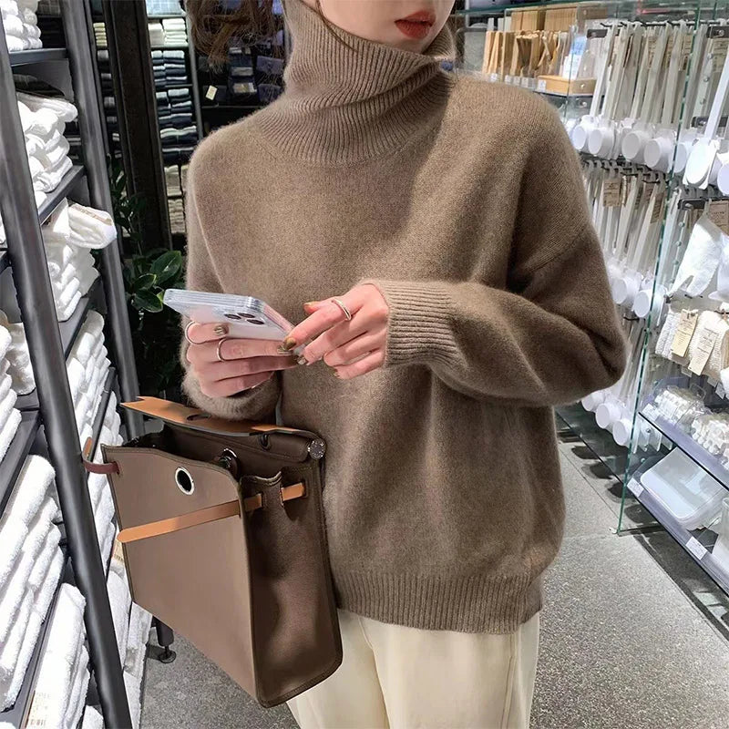 Luxurious Women's Gray Turtleneck Sweater