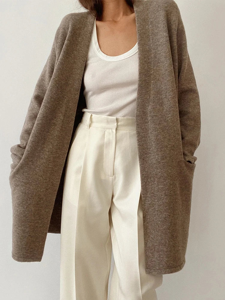 Chic Women's Long Knitted Cardigan with Pockets