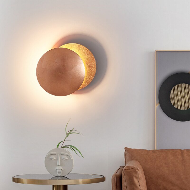 LUMINOUS ECLIPSE – Artistic Wall Lamp with Unique Light Reflections
