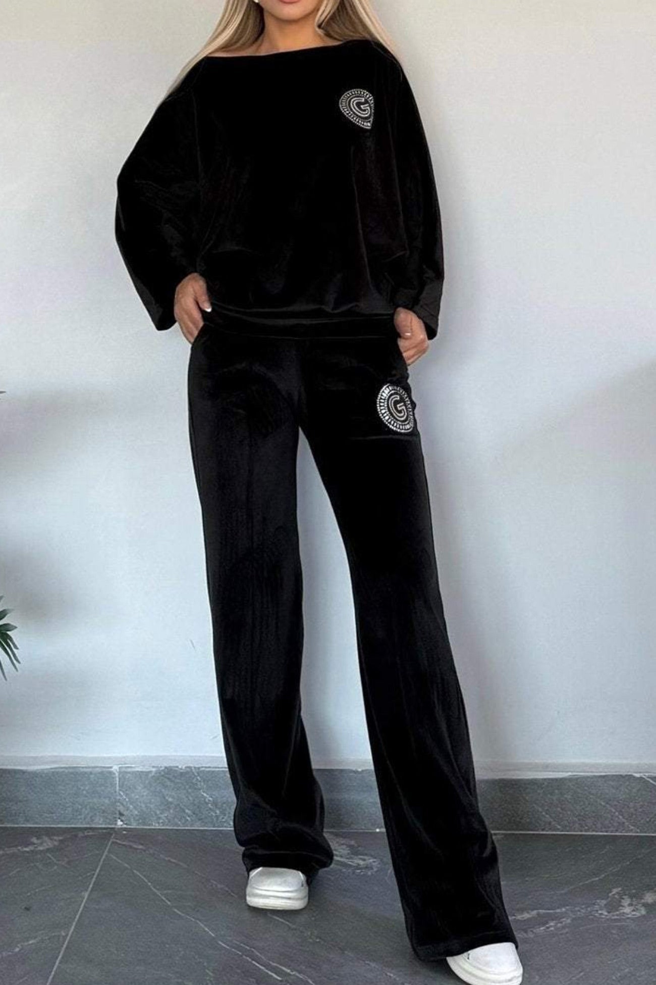 Elegant Two-Piece Suede Suit with Batwing Sleeves