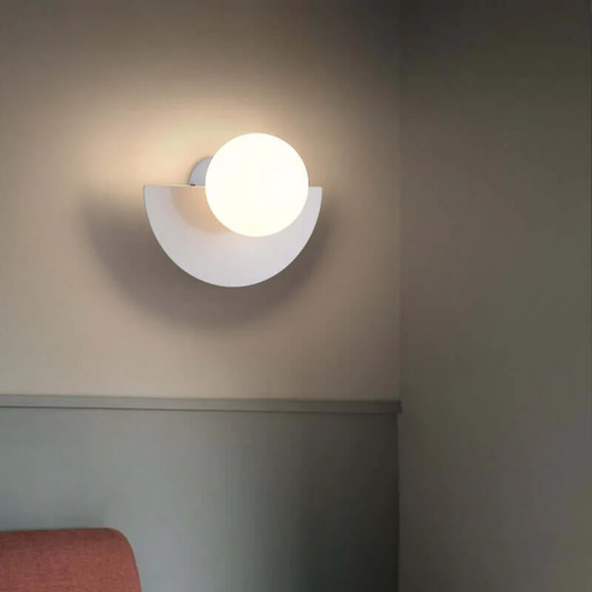 LUMINAIRE – Chic Metallic Half-Moon Wall Lamp
