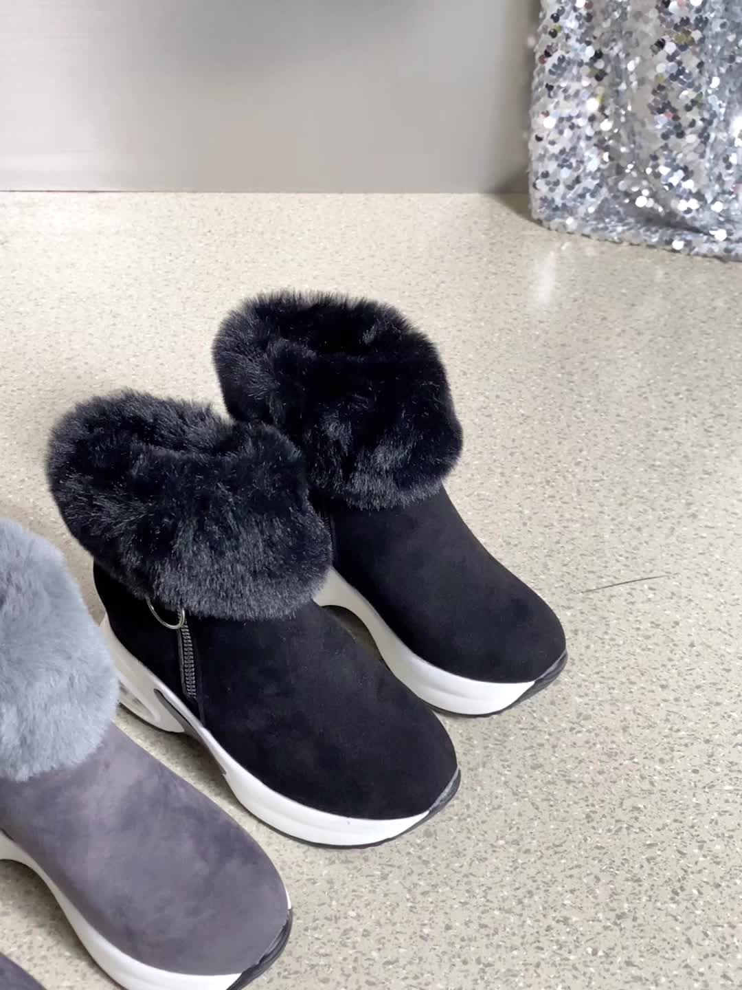 Trendy Women's Boots: Elegance Meets Comfort