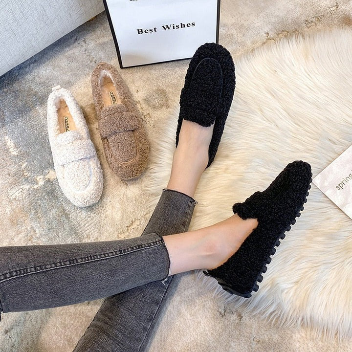 Plush Comfort Slippers: Soft, Chic, Cozy