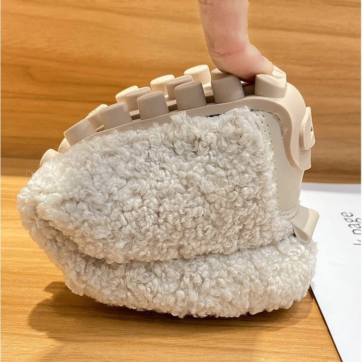Plush Comfort Slippers: Soft, Chic, Cozy
