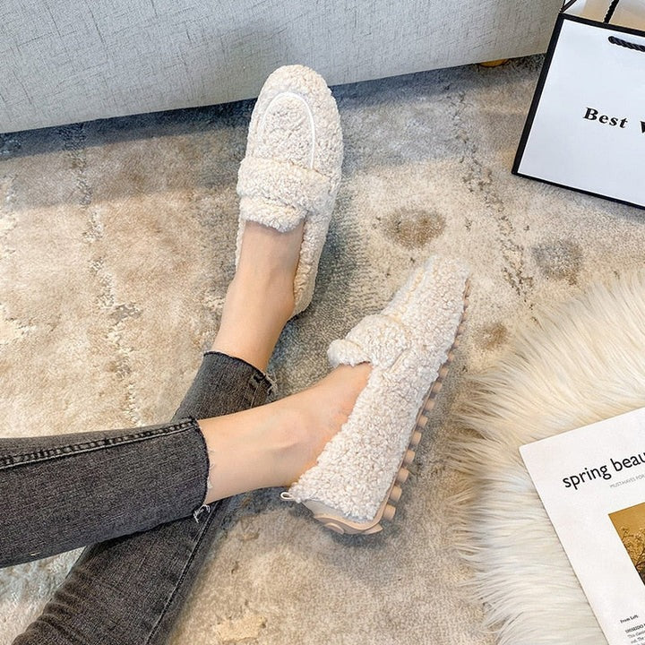 Plush Comfort Slippers: Soft, Chic, Cozy