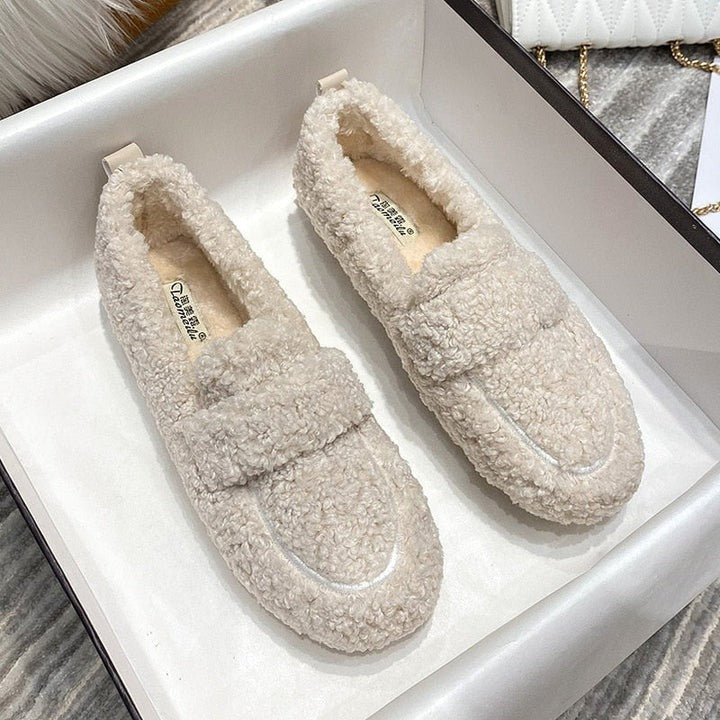 Plush Comfort Slippers: Soft, Chic, Cozy