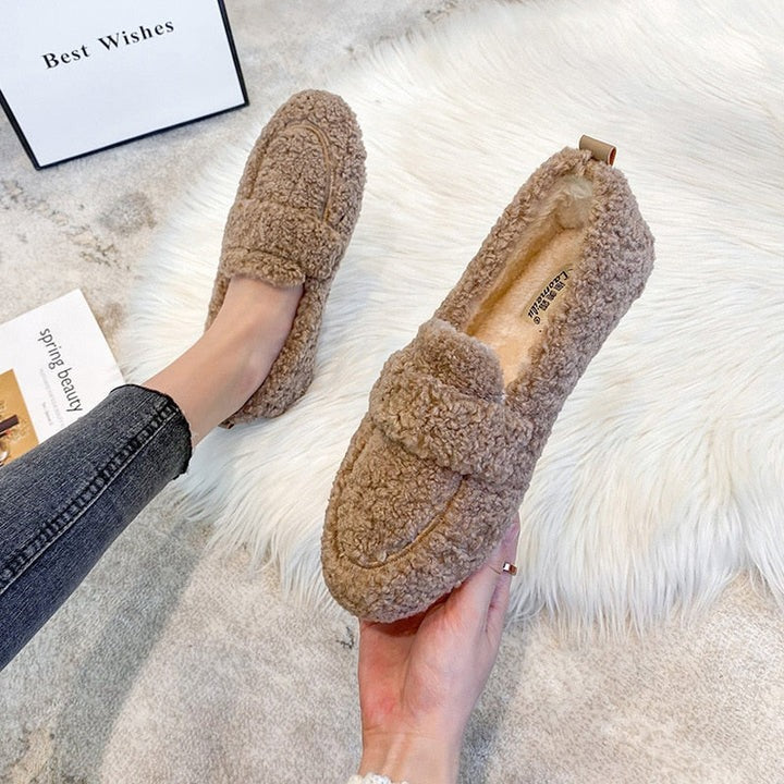 Plush Comfort Slippers: Soft, Chic, Cozy