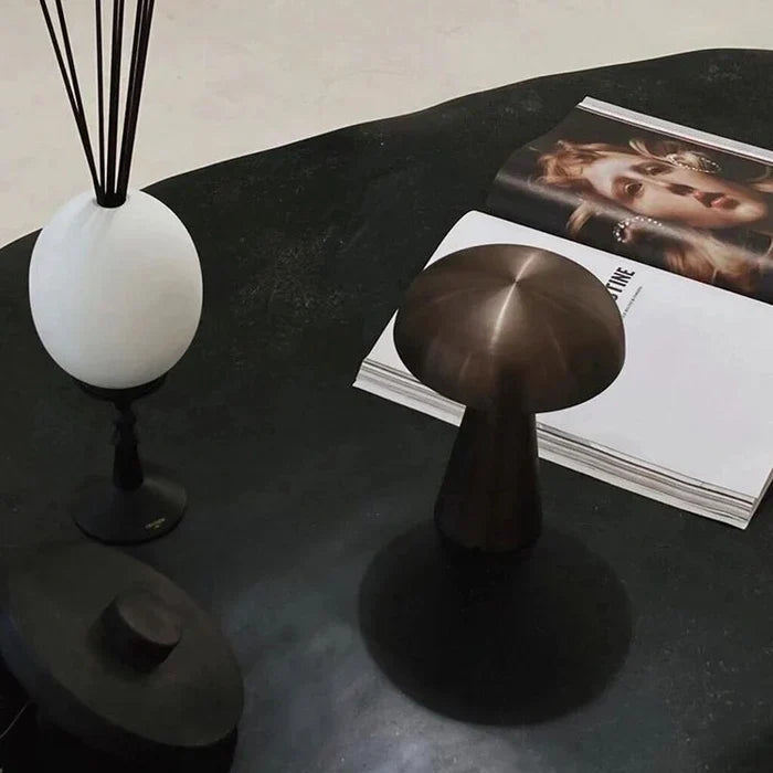 LUMINOUS GLOW – Elegant Wireless Table Lamp