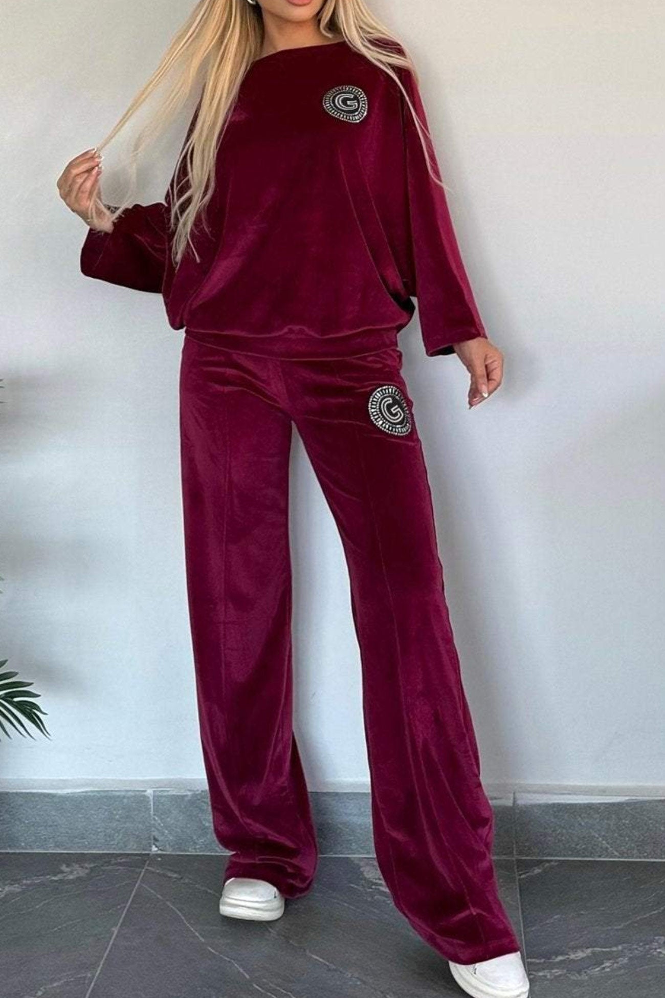 Elegant Two-Piece Suede Suit with Batwing Sleeves