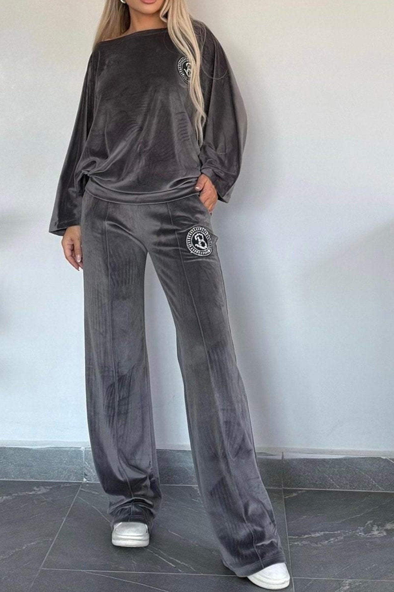 Elegant Two-Piece Suede Suit with Batwing Sleeves