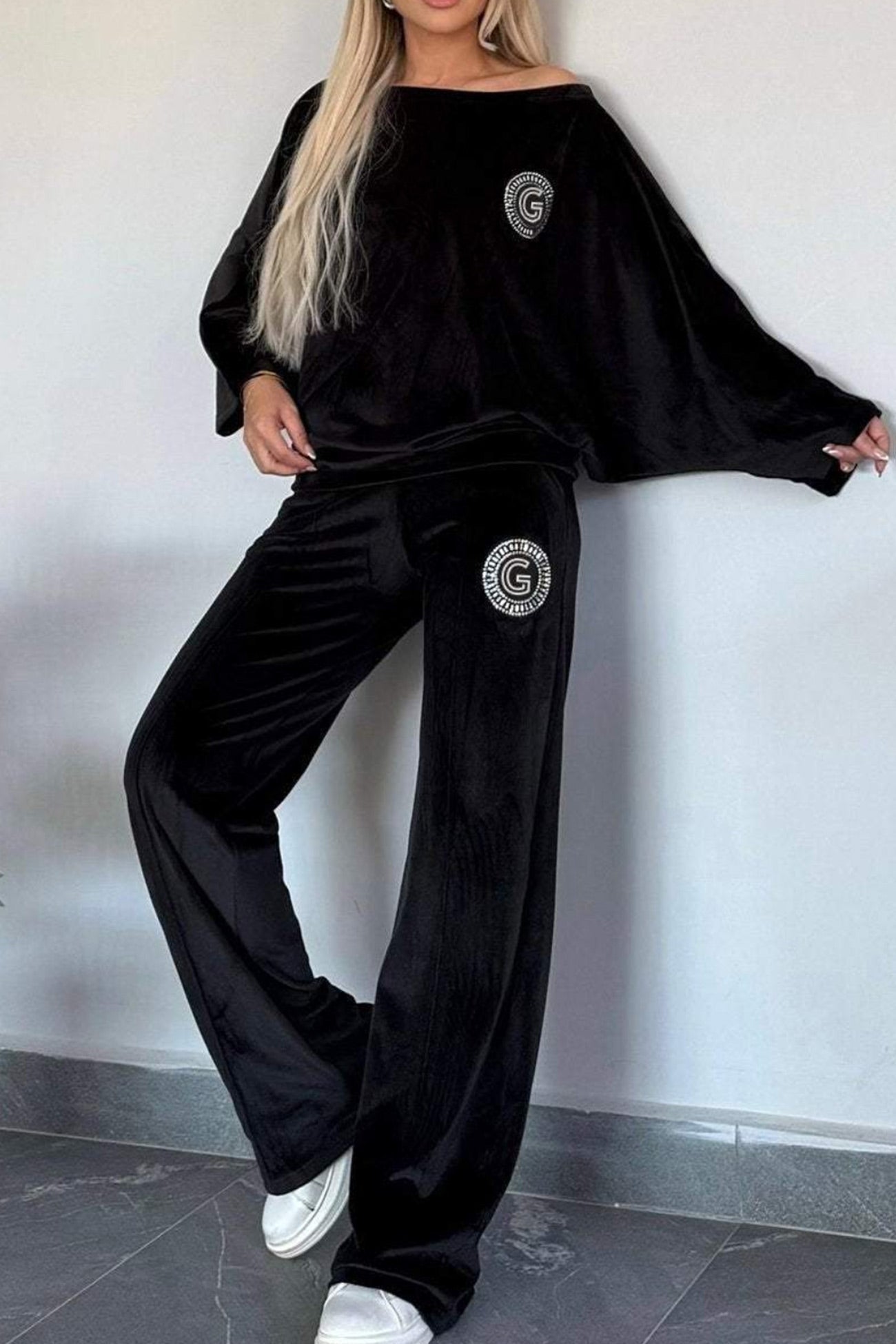 Elegant Two-Piece Suede Suit with Batwing Sleeves