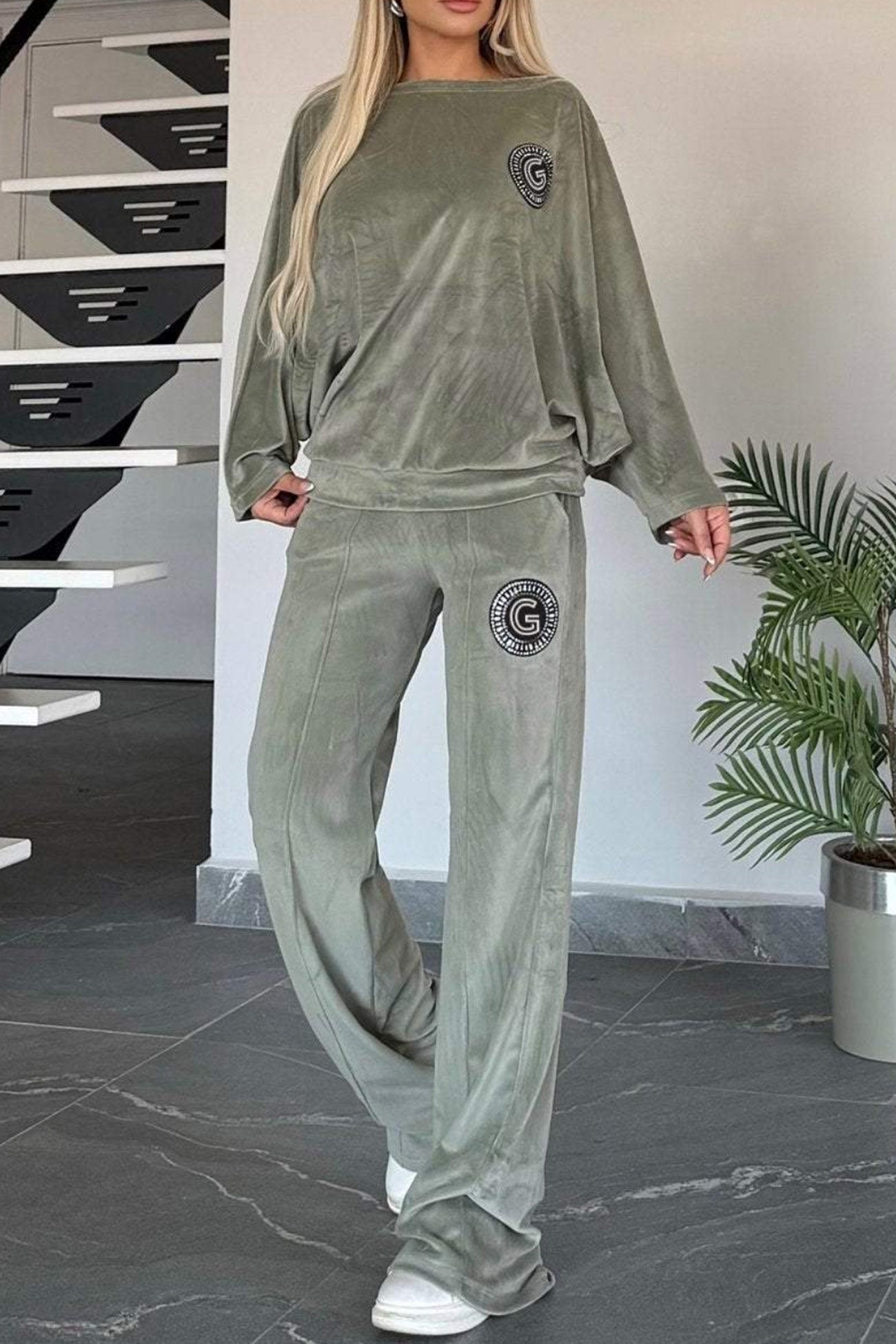Elegant Two-Piece Suede Suit with Batwing Sleeves