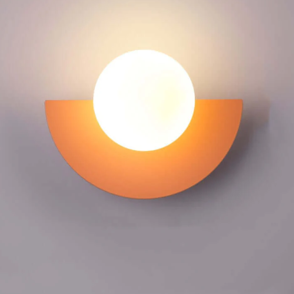 LUMINAIRE – Chic Metallic Half-Moon Wall Lamp