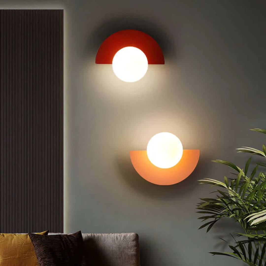 LUMINAIRE – Chic Metallic Half-Moon Wall Lamp