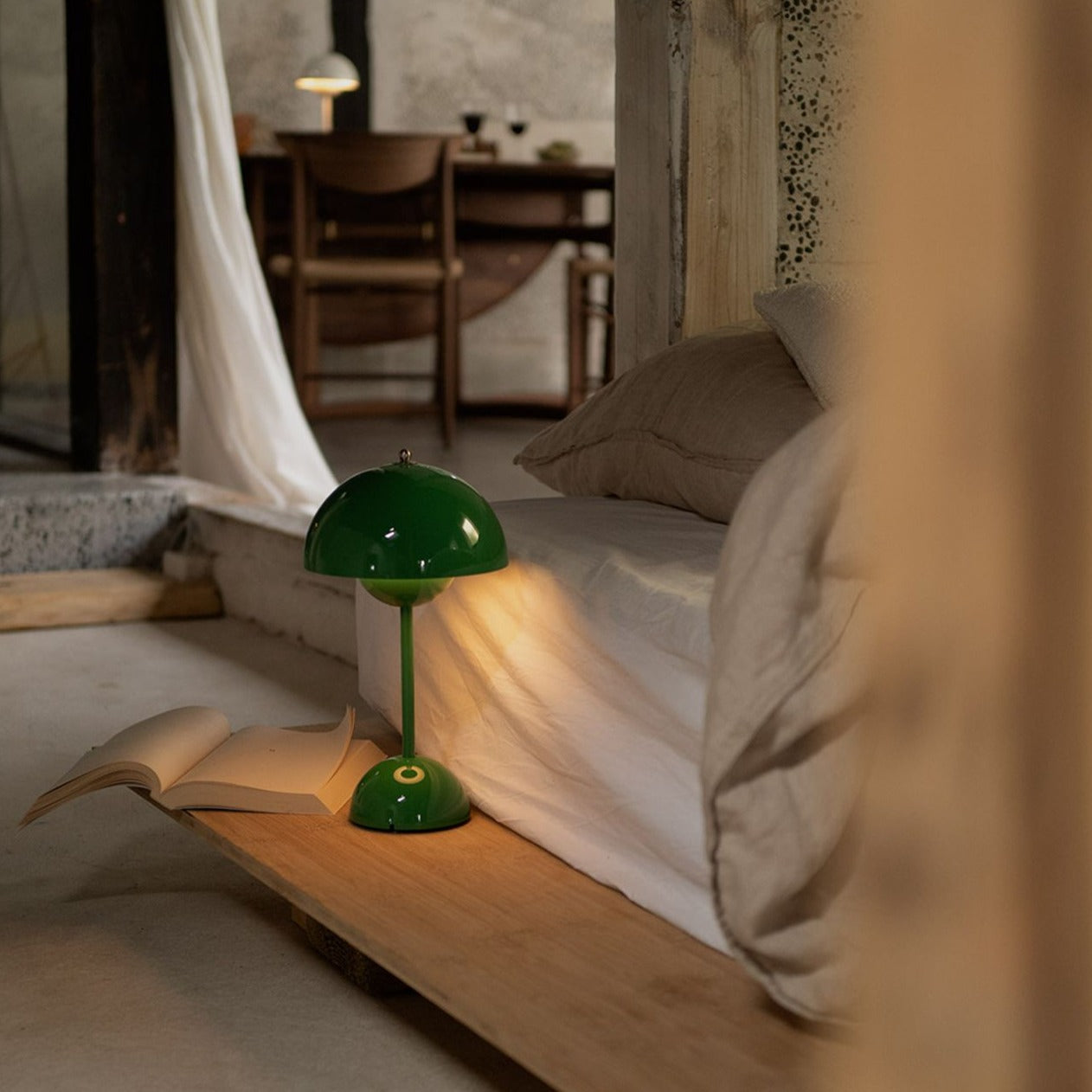 LUNARIA – Chic Wireless LED Table Lamp