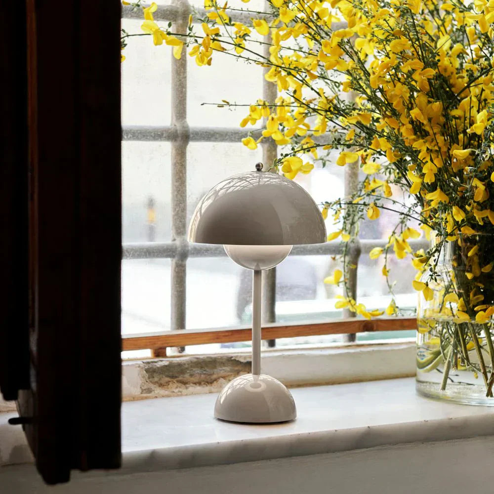 LUNARIA – Chic Wireless LED Table Lamp