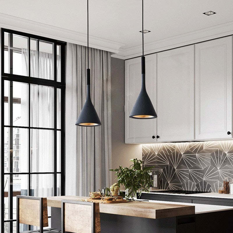 LUMINAIRE TRIANGLE – Modern Pendant Light Fixture