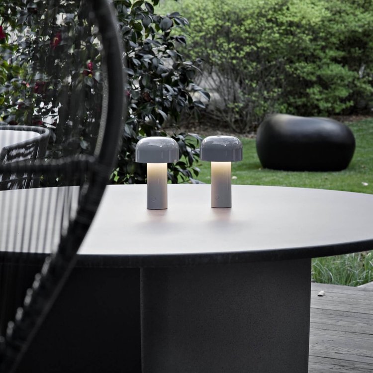 LUMINAIRE – Versatile LED Table Lamp with Dimming Options