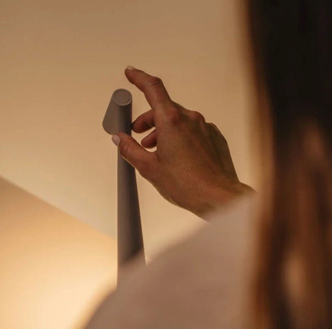 LUMINAIRE – Elegant Wireless LED Table Lamp