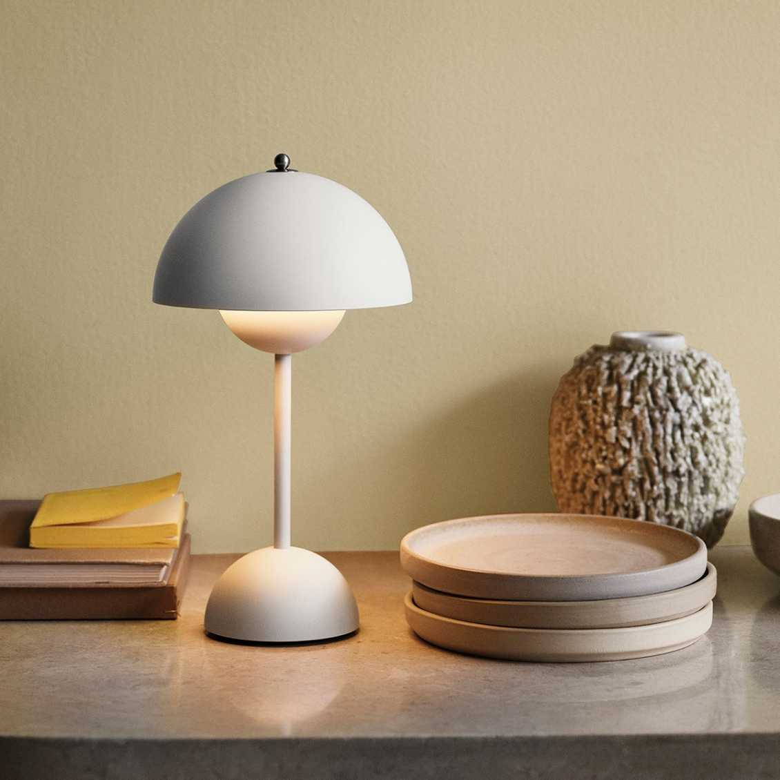 LUNARIA – Chic Wireless LED Table Lamp